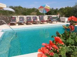 Geräumige Ferienvilla Mit Pool Und Meerblick