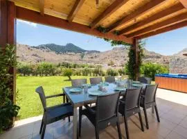 Haus In Kolympia Mit Garten Und Bergblick