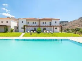 Haus In Kolympia Mit Garten Und Bergblick