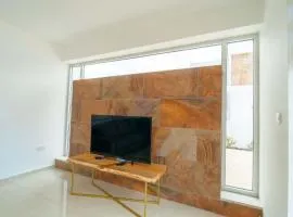 Luxuriöse Villa Mit 4 Schlafzimmern, Pool Und Whirlpool