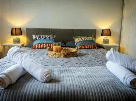 Lakeside Nook Garden Parking 4 people