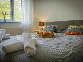 Lakeside Nook Garden Parking 4 people