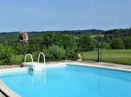 Corps de ferme - 2 maisons, piscine et vue、Prayssacのホテル