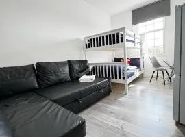 Family Rooms for 6 in Zone 2 - Willesden Green