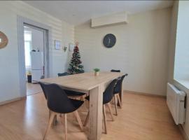 Spacieuce maison proche de Nausicaa, gare et remparts, 3 chambres, Free Parking, Netflix, Primes Video, Free Wifi, bicycle parking, Hotel in Boulogne-sur-Mer