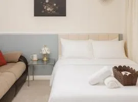 The RS Inn Cozy Homestay Premium Private Rooms Near Birmingham International Train Station, Airport, NEC For Company, Contractor and Leisure Stays - HS2, JLR Large Onsite Secure Parking