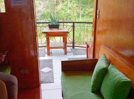 Bungalow Staycation with Terrace and Parking, hotel v destinaci Sagada
