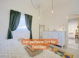 Bungalow - Kinderspielplatz - Garten mit Feuerstelle