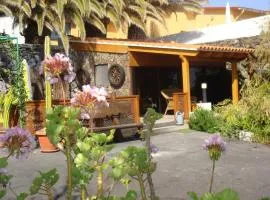 Kleines Ferienhaus mit eigener, teils überdachter Terrasse