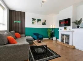 Stylish 4BDR - Free WiFi - Free Parking - Family Friendly
