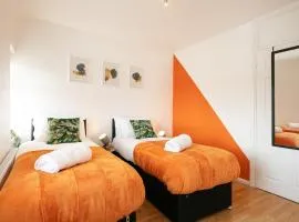 Charming 4BDR - Free WiFi - Free Parking - Family Friendly