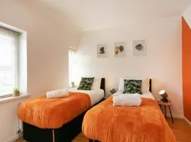 Elegant 4BDR - Fast WiFi - Free Parking - Family Friendly