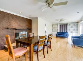 Serene and Spacious! Family-Friendly Catharpin Home, hotel i Catharpin