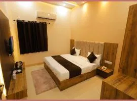 Baliapanda Housing Colony Santosh Palac Residency Near Sea Beach # Lift # Parking - Swimming Pool- Fully Air conditioning Room