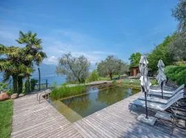 Villa Mit Schönem Seepanorama Und Naturteich