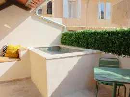 Suite Cigale Jaune avec terrasse et piscine à Antibes