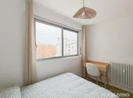 Room in spacious T7 in Paris 20