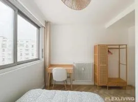 Room in spacious T7 in Paris 20