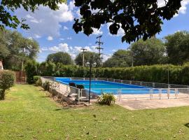 Valle De Las Sierras Hotel, πανδοχείο σε La Falda