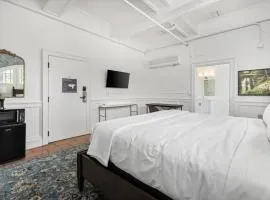 Sonoma Stonehouse, King Room at Boutique Hotel