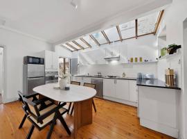 Charming Waterloo Terrace, Hotel in Sydney
