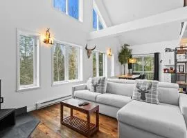 4BR Retreat with Jacuzzi and Mont-Tremblant View