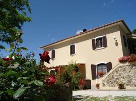 Appartamento Papavero Seaside and Pool: La Caduta'da bir otel