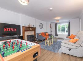 New Comfy 4BR House, Driveway Park, Games, hotel en Lindley