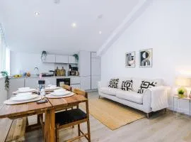 Ideal for long term stays, FREE parking, sleeps 4!