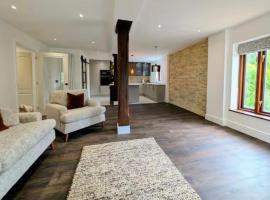 New Forest Riverside 2 Bedroom Parking, hotel v destinaci Fordingbridge