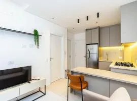 Apto em prédio com Piscina, Região Nobre - TEM0205