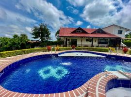 Casa Ulloa Eje Cafetero 30 Personas, Piscina & WiFi, Hotel in Ulloa