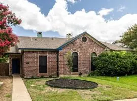 Spacious Duplex Near World Cup & DFW Airport