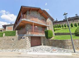 Garden and spectacular views, hotel i Ger