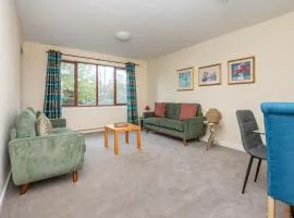 Stylish 2BDR Flat with Balcony and Parking Bromley