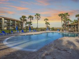 St Augustine Beach 2BR Pool & Beach Access, hotel en St. Augustine Beach