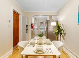 Modern Comfort Minutes from NYC, Free Parking