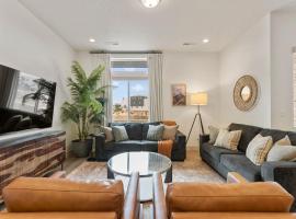 Adventure Central at Desert Color townhouse, hotel in Atkinville