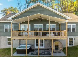 Skycrest Cabin - Mountain Views, Hot Tub, Sauna, hotel em Front Royal