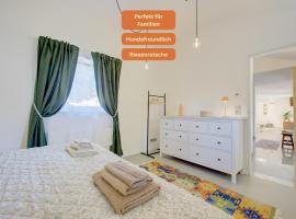 Bungalow - Kinderspielplatz - Garten mit Feuerstelle、Timelkamのヴィラ