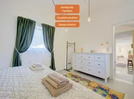 Bungalow - Kinderspielplatz - Garten mit Feuerstelle