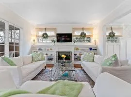 "Broadway Hideaway" By Roxy Rentals