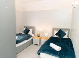 House - Sleeps 5 - Ensuite Bedrooms