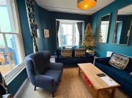 Central Tenby Private Pad - View of High Street โรงแรมในเท็นบี