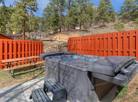 Cabin 1- Hot Tub Grill- Mins to RMNP, Hotel in Estes Park