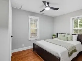 Little Indale Haus - Near Downtown and Prince Ave