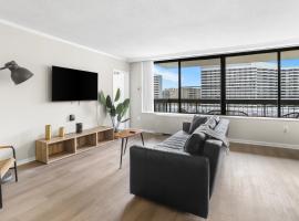 Modern Apt in Crystal City Near the Airport, ξενοδοχείο σε Addison Heights