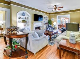 7 Mi to Sprewell Bluff Park Home with Patio and Yard!, hotel v destinaci Thomaston