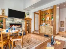 Cozy Tahoe Townhome w Fireplace Balcony Quick Access to Trails Lake Cubana - Dollar Hill by AvantStay