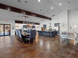 Near Disney Tmorrows Grand Getaway with Dock!, hotel i Eucha